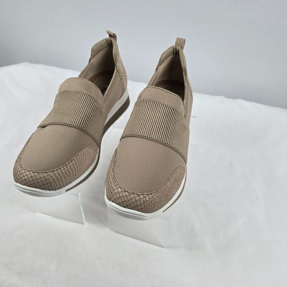 Walking Cradles Sneakers Women's 7.5 M Slip On Dakota Light Taupe W-143403 NIB - Picture 1 of 15
